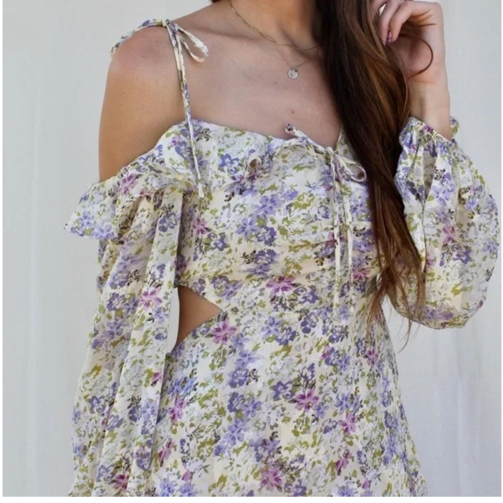 ASTR Anastasia Cutout Back Mini Dress, Ivory Lilac Floral, NWT - Picture 14 of 16